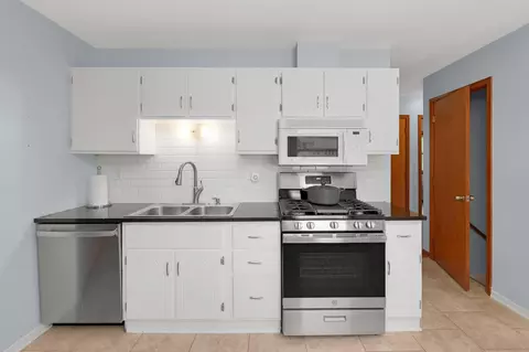 Kitchen - 8336 Ewing Rd, Bloomington, MN 55431 photo 3 of 6