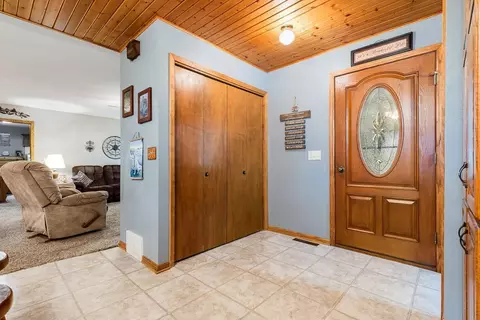 Entry Way - 2693 225th Ave, Marshall, MN 56258 photo 3 of 6