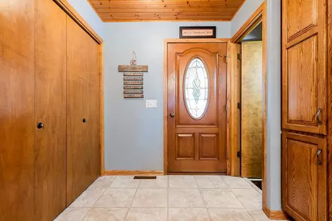 Entry Way - 2693 225th Ave, Marshall, MN 56258 photo 2 of 6