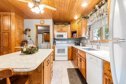 Kitchen - 2693 225th Ave, Marshall, MN 56258 photo 5 of 8