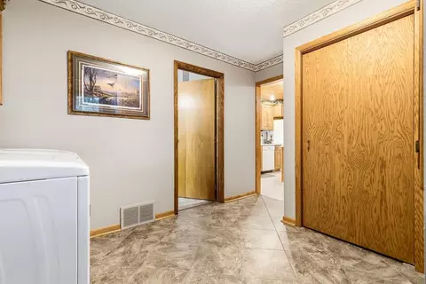 Entry Way - 2693 225th Ave, Marshall, MN 56258 photo 4 of 6