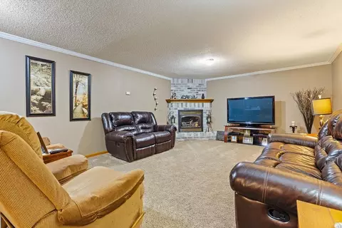Living - 2693 225th Ave, Marshall, MN 56258 photo 2 of 7