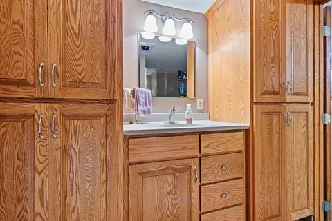 Bath - 2693 225th Ave, Marshall, MN 56258 photo 2 of 5