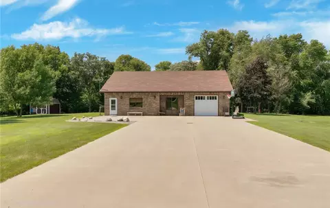 8666 Riverwood Cir N, New London, MN 56273