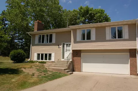1693 Covington Ln, Eagan, MN 55122