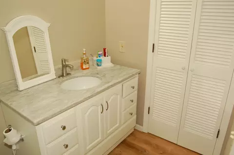 Bath - 1693 Covington Ln, Eagan, MN 55122 photo 2 of 3