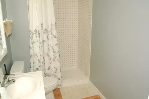Bath - 1693 Covington Ln, Eagan, MN 55122 photo 3 of 3