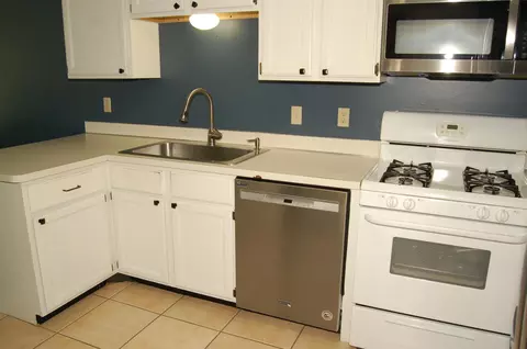 Kitchen - 1693 Covington Ln, Eagan, MN 55122 photo 2 of 2