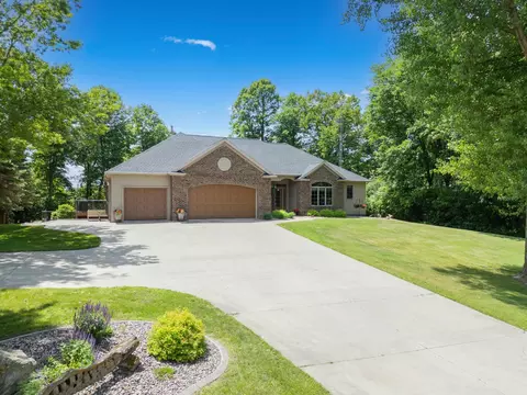 11655 Castle Bluff Ln SW, Stewartville, MN 55976