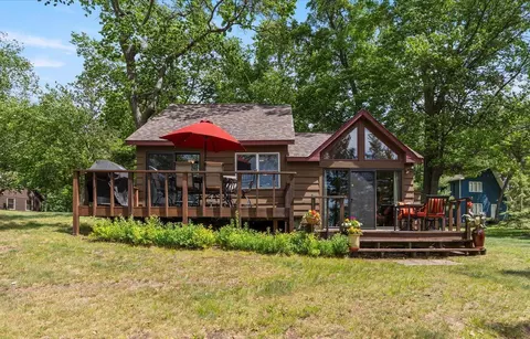 35339 Lake Bertha Cir, Pequot Lakes, MN 56472
