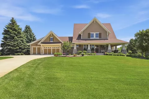 19475 Oak Grove Ave, Prior Lake, MN 55372