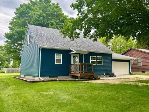 512 8th St, Gaylord, MN 55334