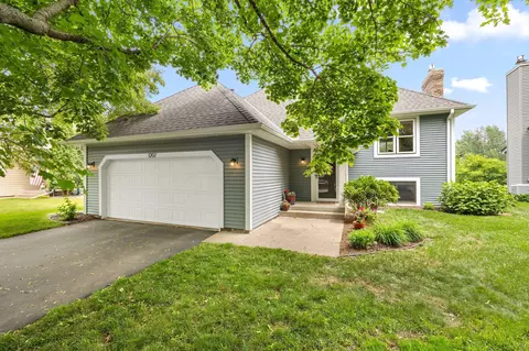 1207 Silverwood Rd, Woodbury, MN 55125