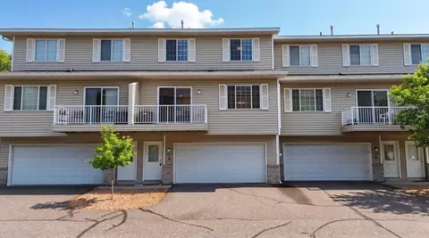 1587 County Road D E, Maplewood, MN 55109