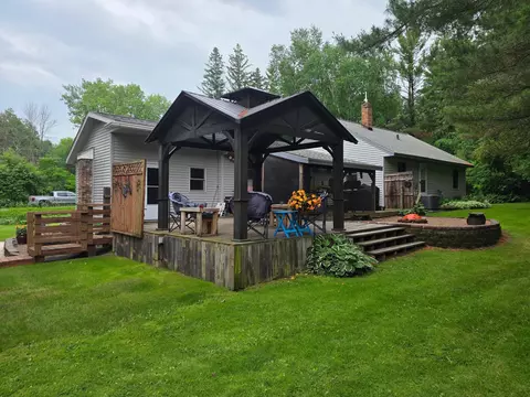 594 Boundary Rd, Hudson, WI 54016