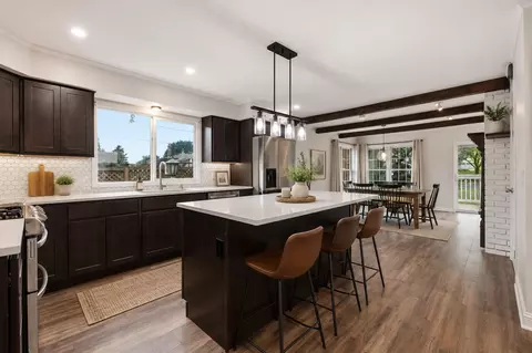 952 Logan Ln, South Saint Paul, MN 55075