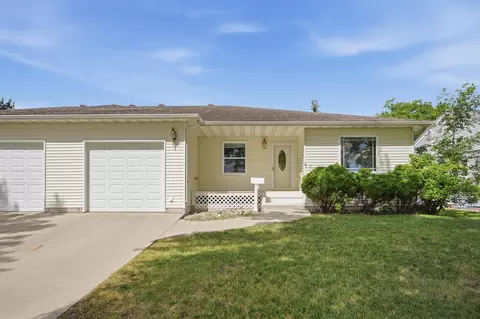 1026 Oak St N, Fargo, ND 58102