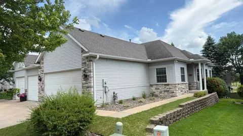 734 Gilfillan Ln, White Bear Twp, MN 55127
