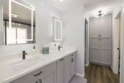 Bath - 10620 Cain Rd, Rogers, MN 55374 photo 2 of 4