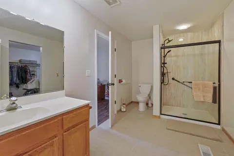 Bath - 10620 Cain Rd, Rogers, MN 55374 photo 4 of 4