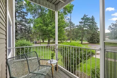 742 County Road F W #B, Shoreview, MN 55126