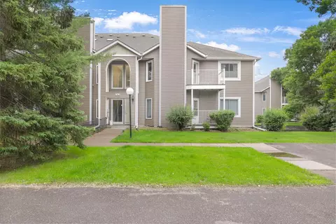 742 County Road F W #B, Shoreview, MN 55126