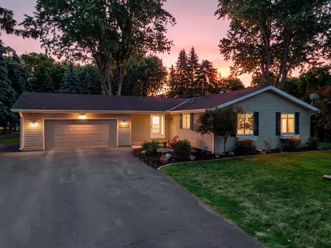 16221 Creekwood Cir, Prior Lake, MN 55372