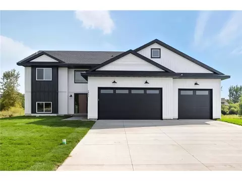 2871 29th St NE, Sauk Rapids, MN 56379