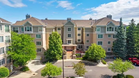 11460 Fairfield Rd W #103, Minnetonka, MN 55305