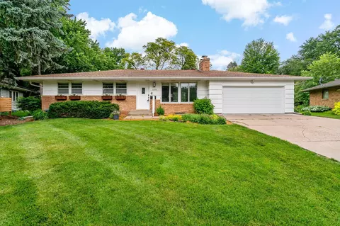 5104 Duggan Plz, Edina, MN 55439
