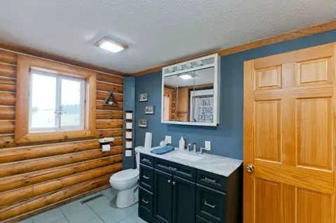 Bath - w15991 Random Ridge Road, Weyerhaeuser, WI 54895 photo 2 of 3