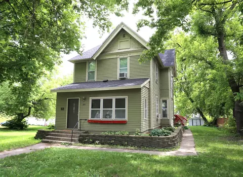 209 4th St E, Carver, MN 55315