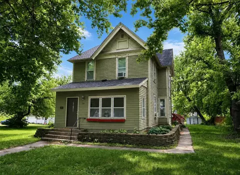 209 4th St E, Carver, MN 55315