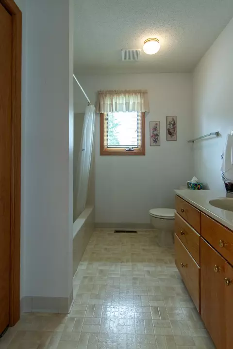 Bath - 1001 Beech St, Brainerd, MN 56401 photo 2 of 2