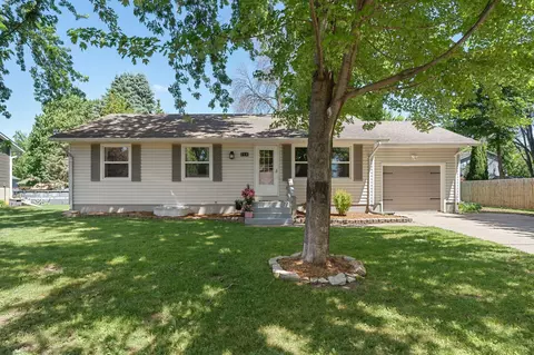 716 Winter Dr, Faribault, MN 55021