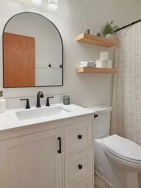 Bath - 211 Rainbow Dr, Marshall, MN 56258 photo 2 of 6