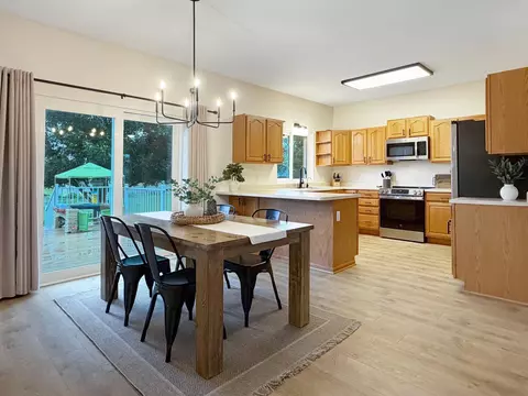 Dining - 211 Rainbow Dr, Marshall, MN 56258 photo 4 of 4
