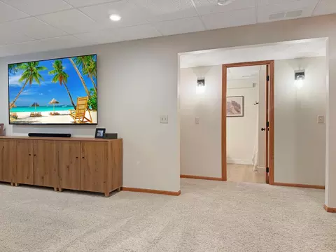 Entry Way - 211 Rainbow Dr, Marshall, MN 56258 photo 5 of 6