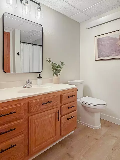 Bath - 211 Rainbow Dr, Marshall, MN 56258 photo 6 of 6