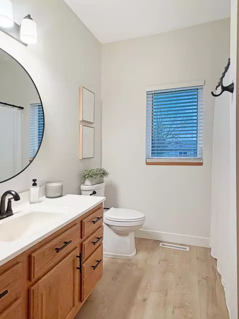 Bath - 211 Rainbow Dr, Marshall, MN 56258 photo 3 of 6