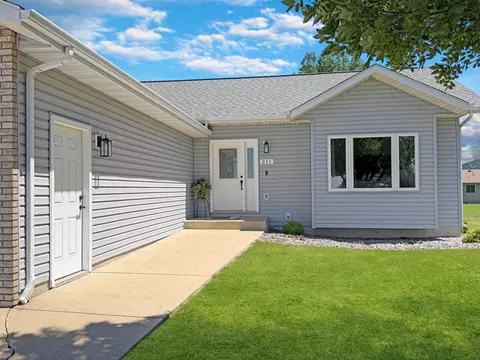 Exterior - 211 Rainbow Dr, Marshall, MN 56258 photo 2 of 8