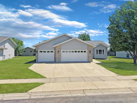 211 Rainbow Dr, Marshall, MN 56258