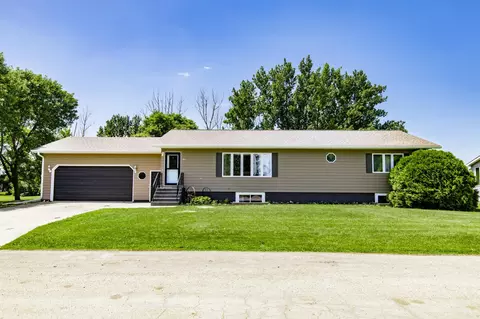 501 1st St NW, Hillsboro, ND 58045
