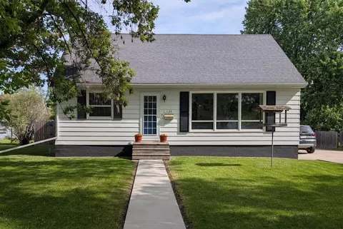 1124 8th St, International Falls, MN 56649