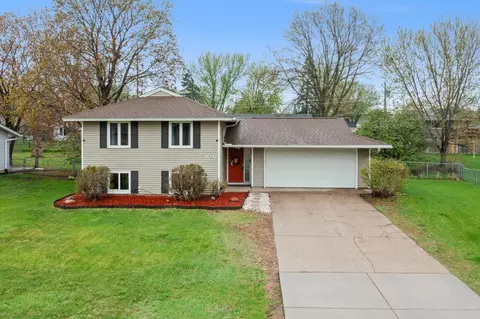 1047 Lowell Dr, Apple Valley, MN 55124