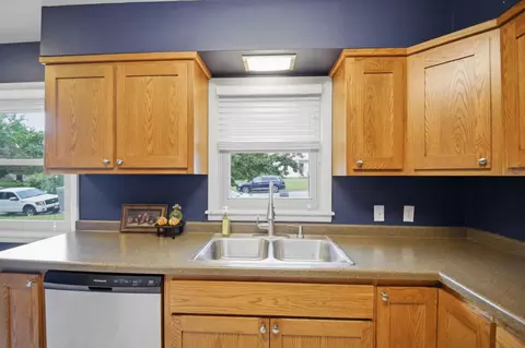Kitchen - 430 5th St SW, Plainview, MN 55964 photo 4 of 5