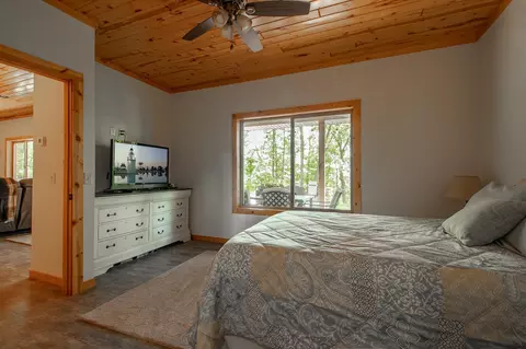 Bedroom - 22281 Shadow Point Rd, Emily, MN 56447 photo 1 of 8