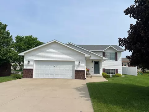 728 W 7th St, Litchfield, MN 55355