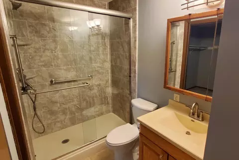 Bath - 3420 Golfview Dr #121, Eagan, MN 55123 photo 2 of 2