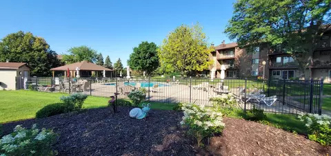Exterior - 3420 Golfview Dr #121, Eagan, MN 55123 photo 7 of 10